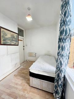 1 bedroom in a flat share to rent, Stoke Newington Church Street, London N16