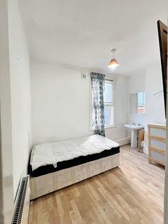 1 bedroom in a flat share to rent, Stoke Newington Church Street, London N16