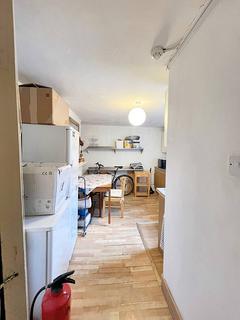 1 bedroom in a flat share to rent, Stoke Newington Church Street, London N16