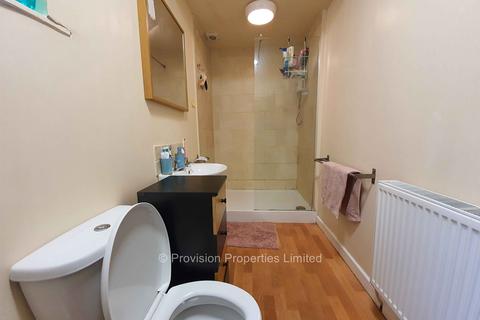 2 bedroom flat to rent, Victoria Road, Hyde Park LS6