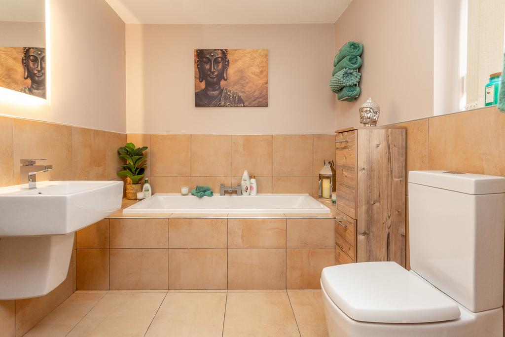 Bedroom 1 ensuite a