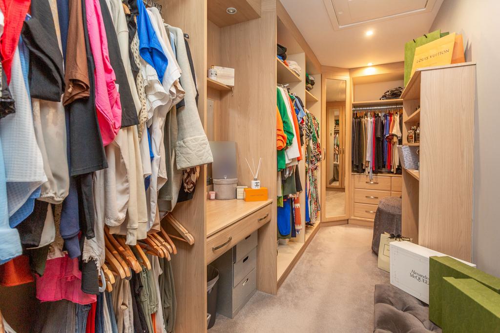 Walk-in wardrobe a