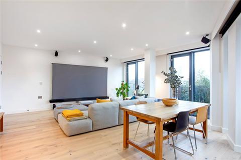 2 bedroom apartment for sale, Roach Road, London, E3