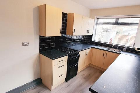 2 bedroom terraced house to rent, Washington Grove, Doncaster