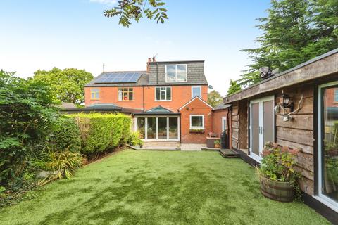 4 bedroom semi-detached house for sale, Station Road, Preston PR5