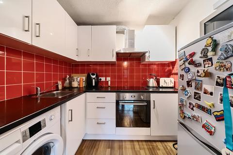 2 bedroom apartment for sale, Morden Road, Mitcham CR4