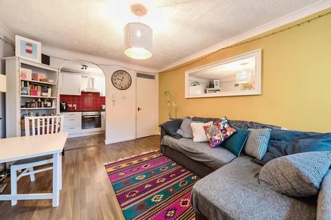 2 bedroom apartment for sale, Morden Road, Mitcham CR4