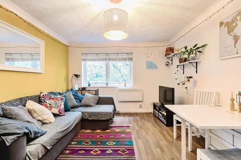 2 bedroom apartment for sale, Morden Road, Mitcham CR4