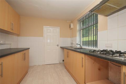 2 bedroom flat to rent, St. James Road, Shipley BD17