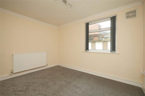 2 bedroom flat to rent, St. James Road, Shipley BD17