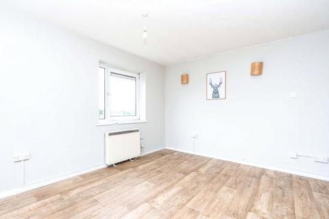 2 bedroom flat to rent, Burke Drive, Hampshire SO19