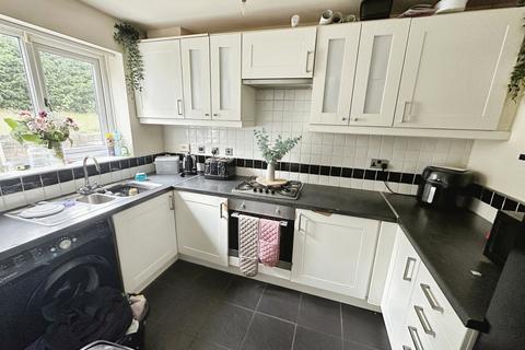 3 bedroom semi-detached house to rent, Langholme Way, Heywood, Lancashire, OL10