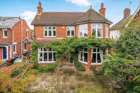109 Faversham Road, Kennington, Ashford, TN24 9DE
