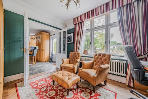 109 Faversham Road, Kennington, Ashford, TN24 9DE