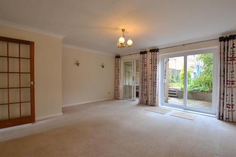 10 Heathside Way, Hartley Wintney, Hook, RG27 8SG