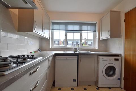 10 Heathside Way, Hartley Wintney, Hook, RG27 8SG