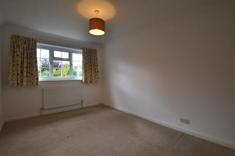 10 Heathside Way, Hartley Wintney, Hook, RG27 8SG