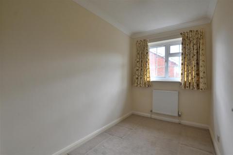 10 Heathside Way, Hartley Wintney, Hook, RG27 8SG