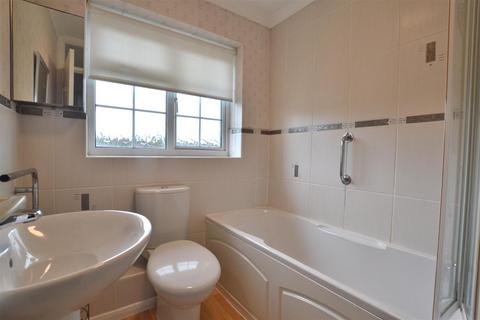 10 Heathside Way, Hartley Wintney, Hook, RG27 8SG