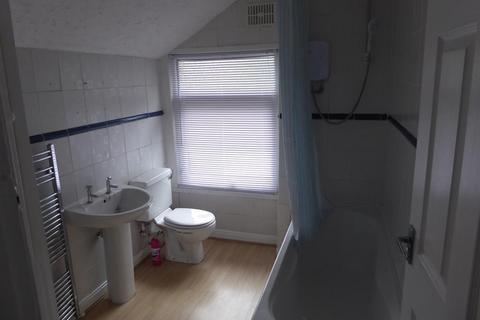 2 bedroom terraced house to rent, Hay Green Lane, Birmingham, B30 1UN