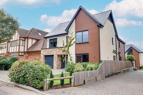 7 bedroom detached house for sale, Rayleigh Avenue, Leigh-On-Sea SS9