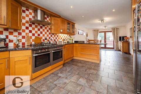 4 bedroom detached house for sale, Post Office Road, Norwich NR13