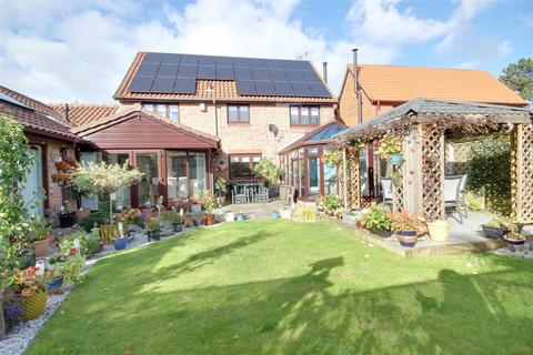 4 bedroom detached house for sale, Chantreys Drive, Elloughton