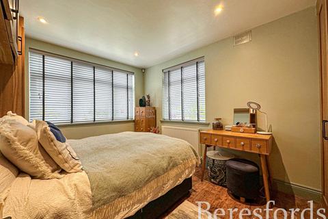 14 Maywin Drive, Hornchurch, RM11 3ST