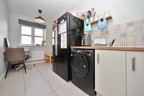 85 Brompton Drive, Bradford, BD10 0DW