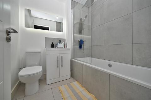 85 Brompton Drive, Bradford, BD10 0DW