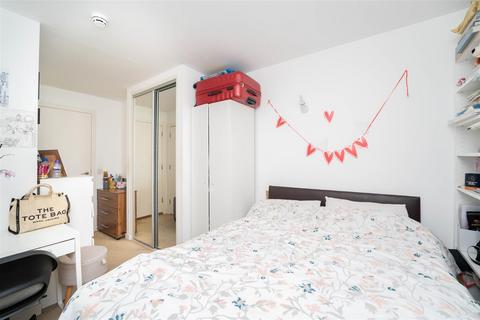 3 bedroom apartment for sale, High Point Village, Station Approach, Hayes UB3