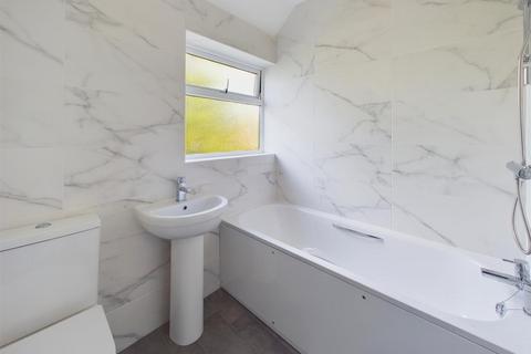 18 Sandyleaze, Gloucester, GL2 0PY