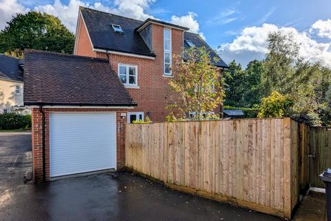 8 Deergrass Walk, Knowle, Fareham, PO17 5GD