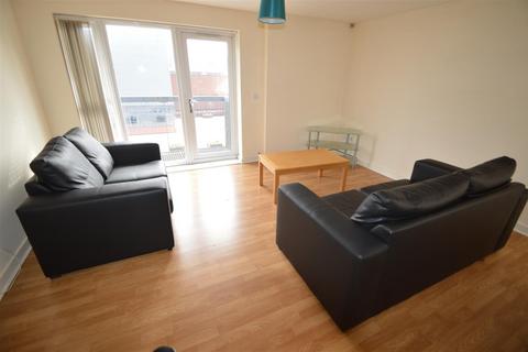 2 bedroom flat to rent, Hulme High Street, Manchester M15