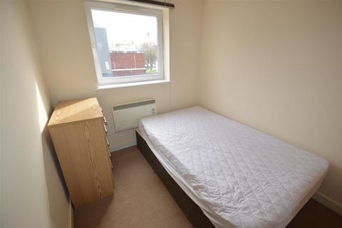 2 bedroom flat to rent, Hulme High Street, Manchester M15