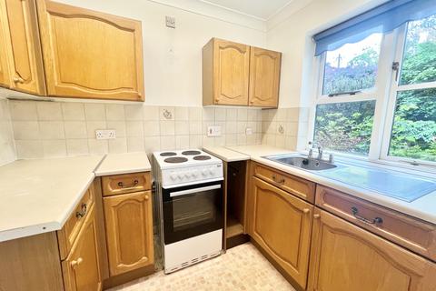 1 bedroom flat for sale, Moorside Road, West Moors, Dorset, BH22