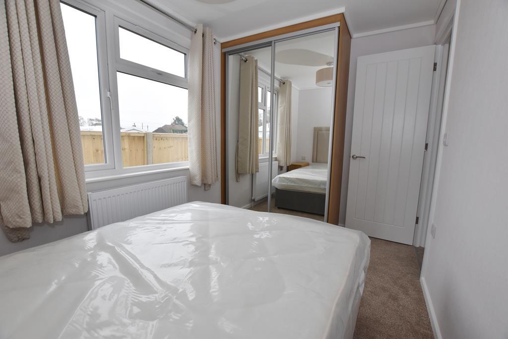 33white bed2a (Copy)