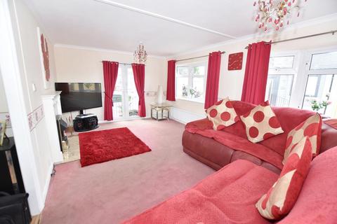 2 bedroom park home for sale, Lumby Drive Mobile Home Park, Ringwood, Hampshire, BH24