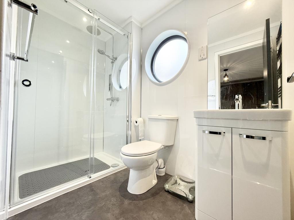 En-Suite Shower