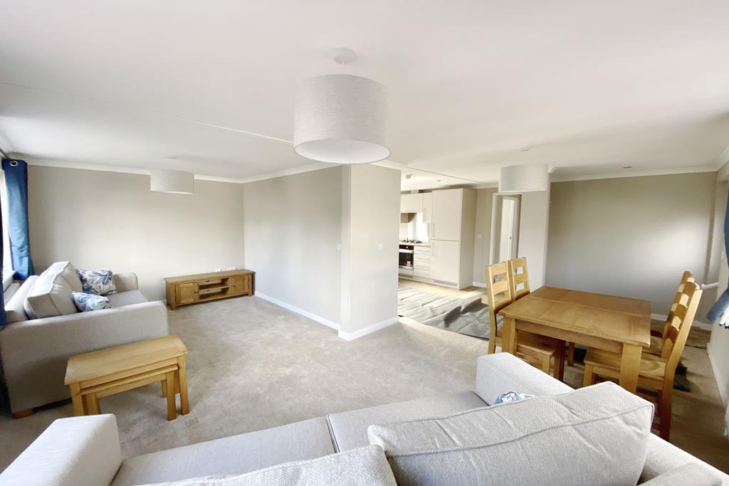 Lounge/Dining Rm