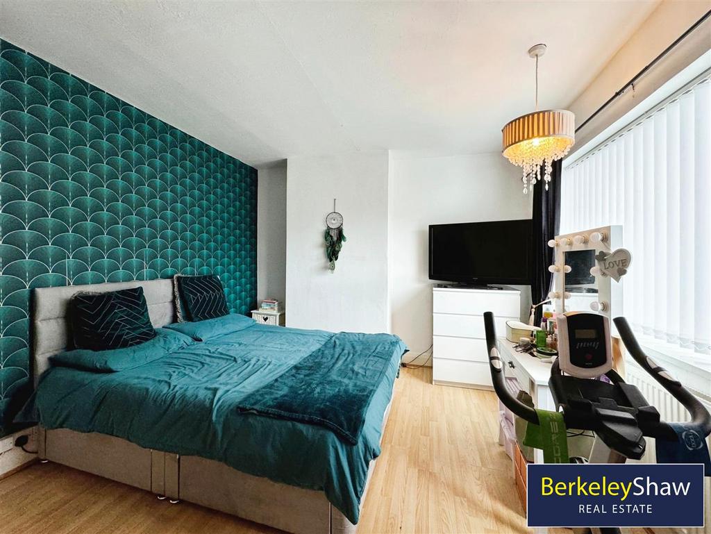Bedroom 1 (2)