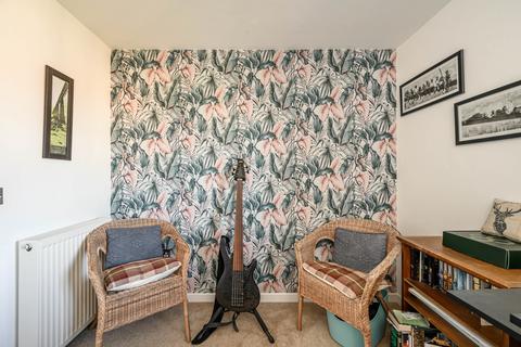 21 Clermiston View, Edinburgh, EH4 7BU