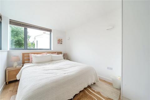 2 bedroom apartment for sale, Dunstans Road, London