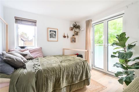 2 bedroom apartment for sale, Dunstans Road, London