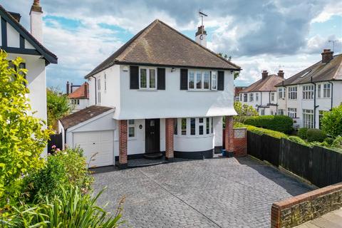 4 bedroom detached house for sale, LEASWAY. Chalkwell