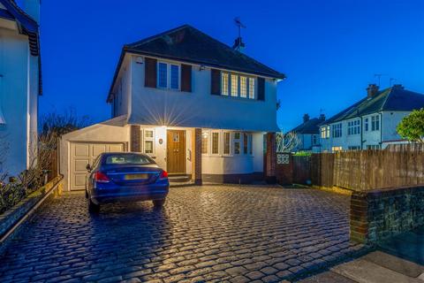 4 bedroom detached house for sale, LEASWAY. Chalkwell