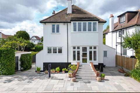 4 bedroom detached house for sale, LEASWAY. Chalkwell