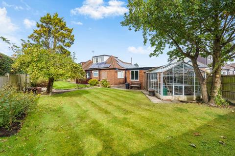 4 bedroom detached bungalow for sale, Lyndhurst View, Scholes, Leeds