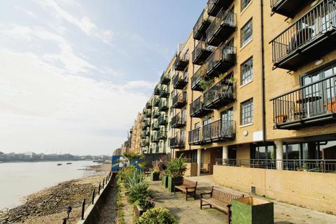 Wapping Wall, Wapping
