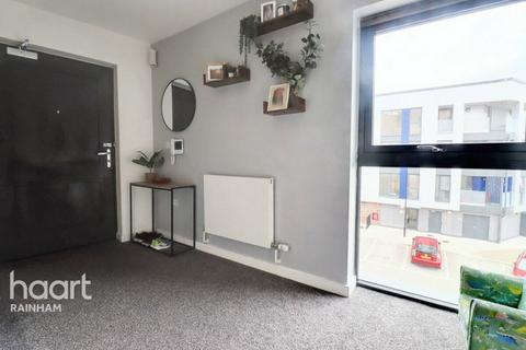 2 bedroom apartment for sale, Broadis Way, Rainham